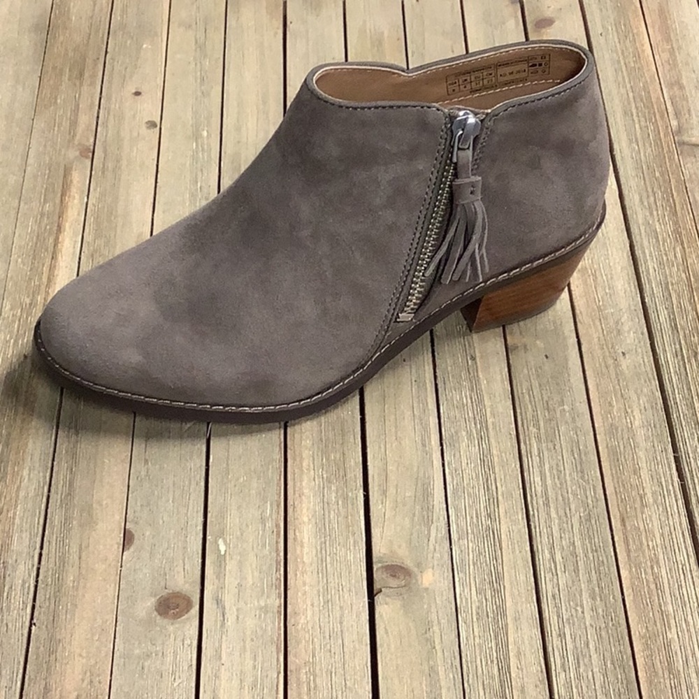 New Vionic Serena Greige Ankle Boot Size 6.5